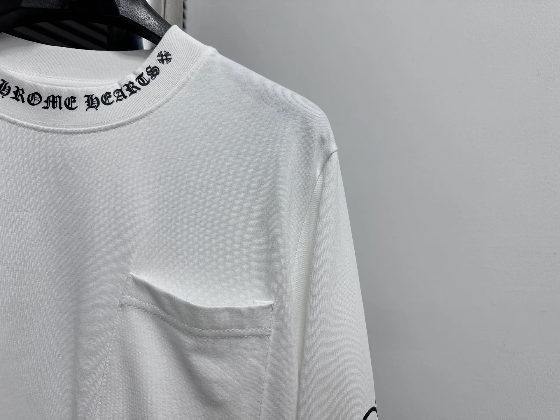 🅿️230 [Come Hearts] Crow Heart Graffiti Letters Limited Sanskrit Printed Long Sleeves, High Weight Threads on Collar and Cuffs, Custom Weaved and Dyed 280g Double Yarn Pure Cotton Fabric, Washed Anti-Counterfeiting Tags and other auxiliary labels are all correct versions, super conspicuous, super pretty, super stylish, same style for men and women! The overall upper body highlights fashion and individuality, and when worn together by a couple, it is a recommended T-shirt by the Street Ace!! Same style for men and women Size: XS-L